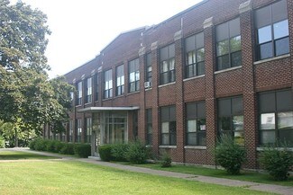 Plus de détails pour Bastian St, Rochester, NY - Local d'activités à louer