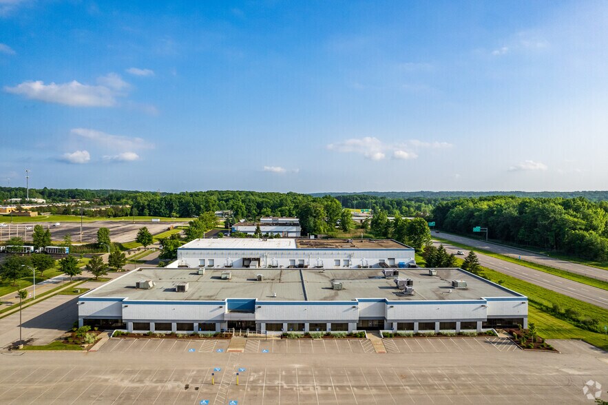 6770 Southpointe Pky, Brecksville, OH à louer - Aérien – Image 1 sur 11