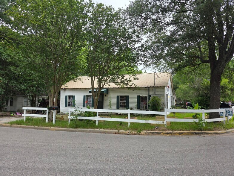 2020 Avenue L 1/2, Huntsville, TX à vendre - Photo de l’immeuble – Image 3 sur 6