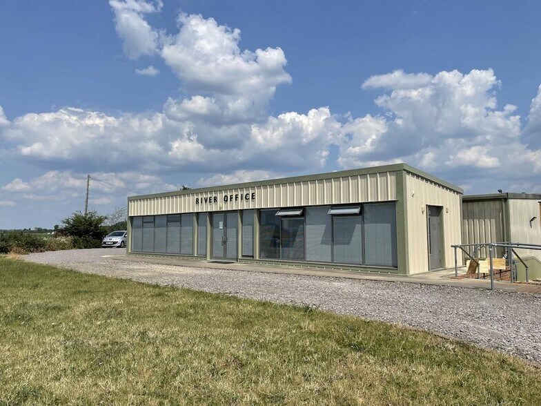 Severnside Park, Epney portefeuille de 3 biens à vendre sur LoopNet.fr - Photo de l’immeuble – Image 2 sur 22