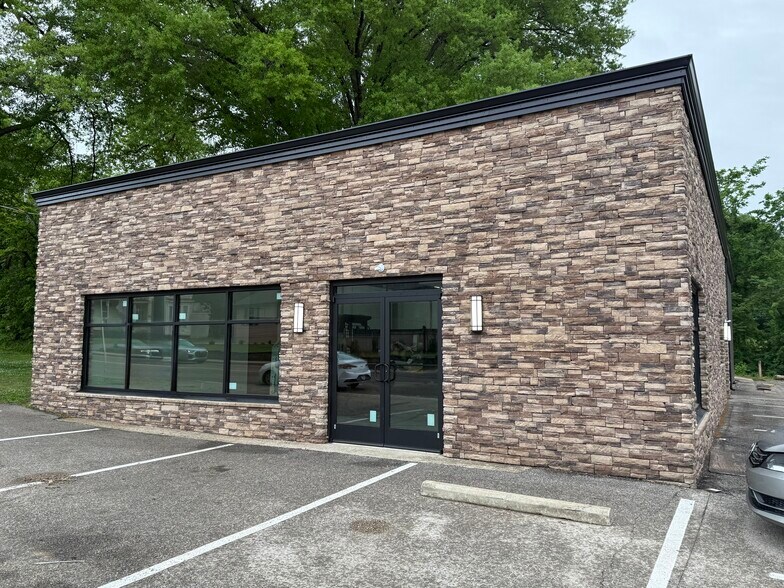 328 N Highland Ave, Jackson, TN à louer - Photo de l’immeuble – Image 1 sur 2
