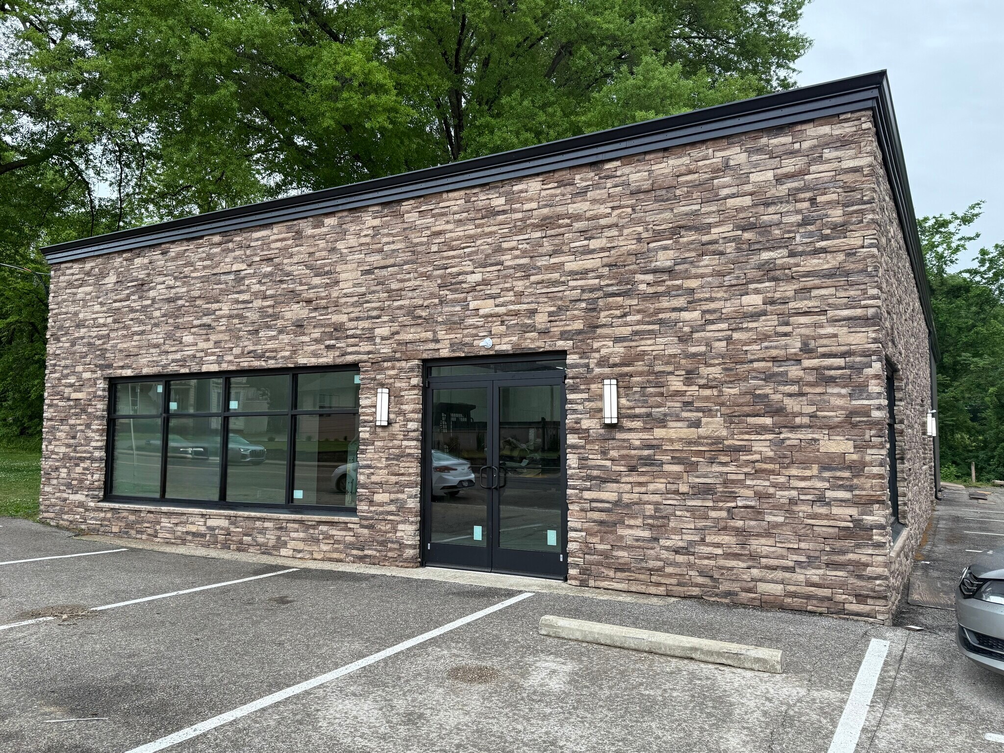 328 N Highland Ave, Jackson, TN à louer Photo de l’immeuble– Image 1 sur 3