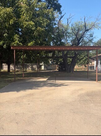Plus de détails pour 1405 N Crockett St, Fredericksburg, TX - Logement à vendre