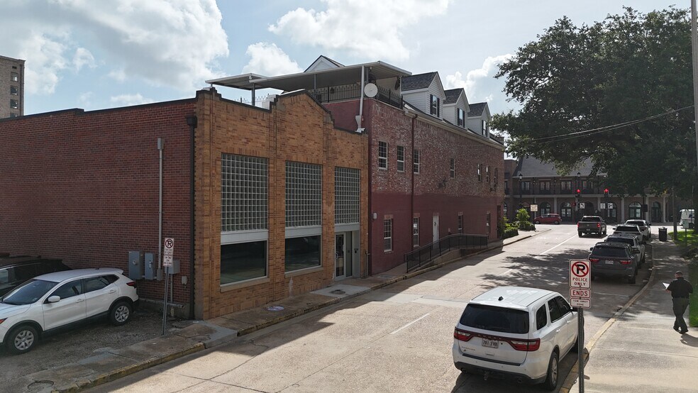 110 W Kirby St, Lake Charles, LA à louer - Photo de l’immeuble – Image 2 sur 12