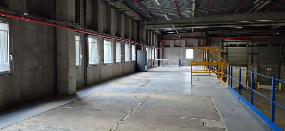 Industriel/Logistique dans Vénissieux à louer - Photo de l’immeuble – Image 3 sur 6