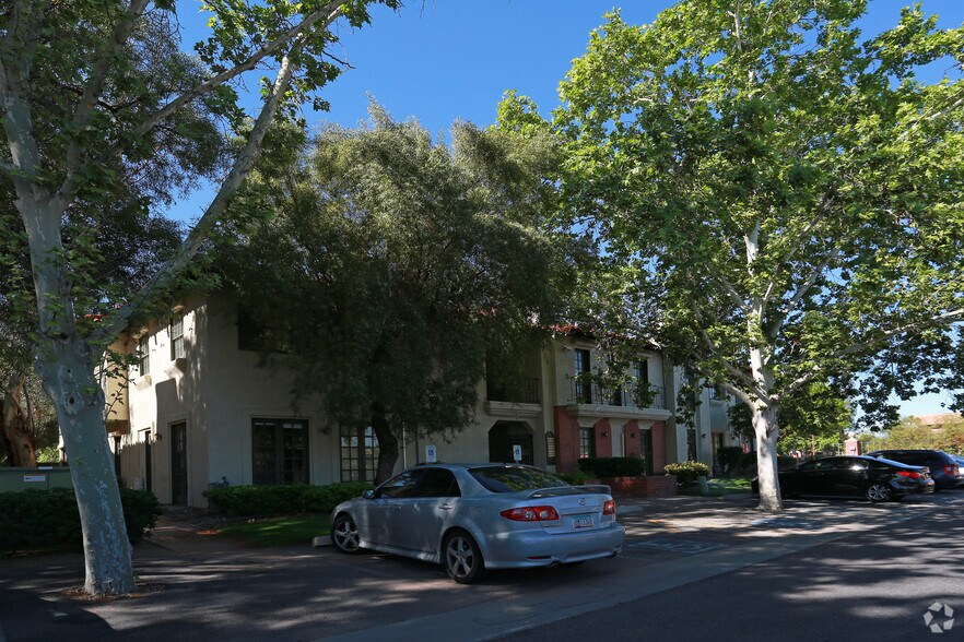 1200 N El Dorado Pl, Tucson, AZ à vendre - Photo de l’immeuble – Image 2 sur 8