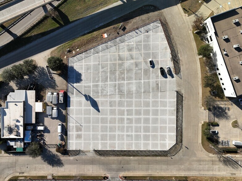 10341 N Stemmons Freeway, Dallas, TX à vendre - Aérien – Image 1 sur 3