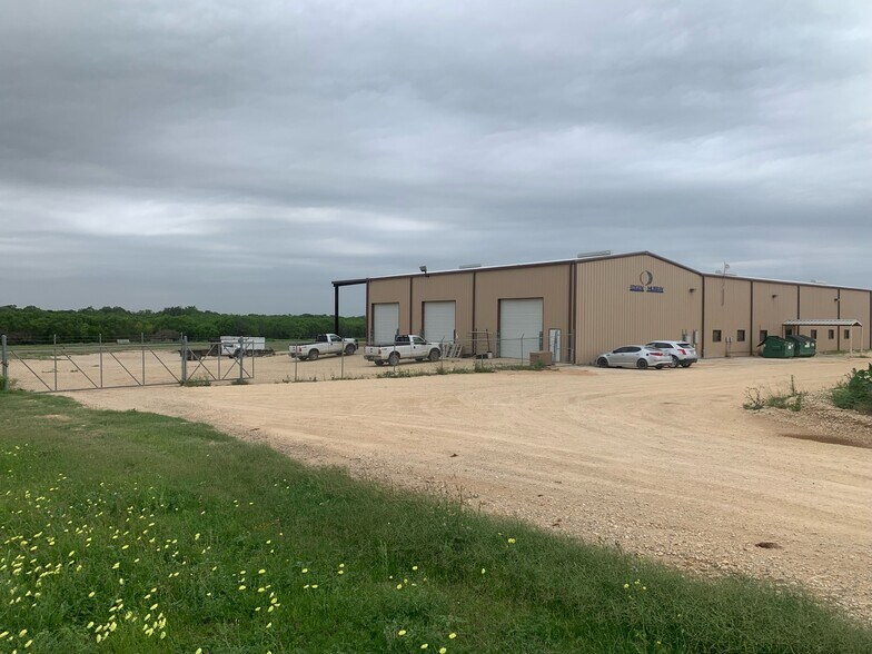 352 Welco Ln, Jourdanton, TX à louer - Photo de l’immeuble – Image 3 sur 3