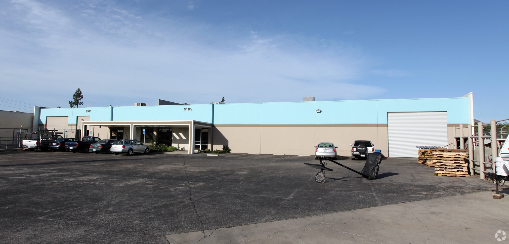 9183-9185 Kelvin Ave, Chatsworth, CA à louer Photo principale– Image 1 sur 9