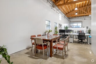 3384 Robertson Pl, Los Angeles, CA à louer Photo intérieure– Image 2 sur 8
