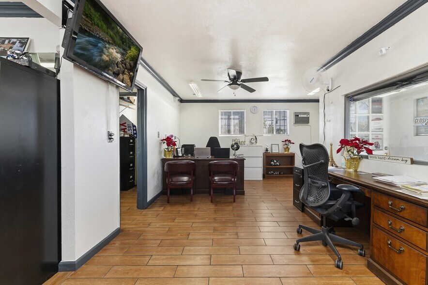 16870 Merrill Ave, Fontana, CA à vendre - Photo intérieure – Image 2 sur 23