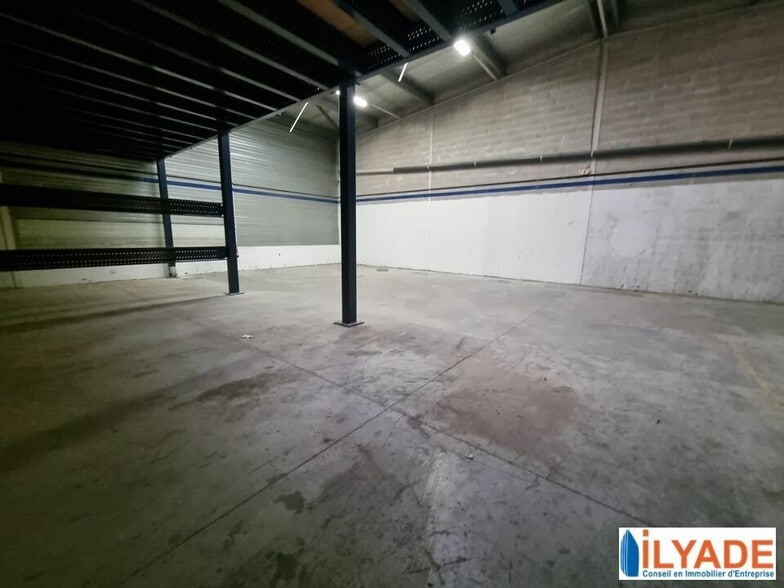 35-37 Rue De Berlin, Vitrolles à louer - Photo de l’immeuble – Image 3 sur 14