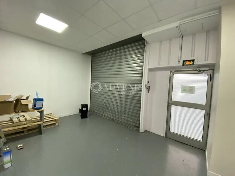 Local d’activités dans Montigny-le-Bretonneux à louer - Photo intérieure – Image 3 sur 5