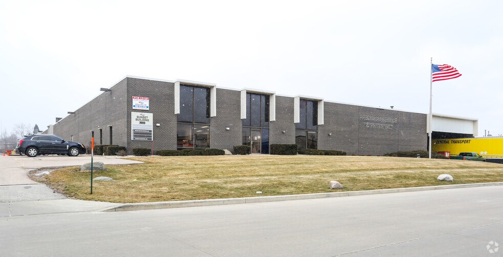3655 N 126th St, Brookfield, WI à louer - Photo principale – Image 1 sur 5