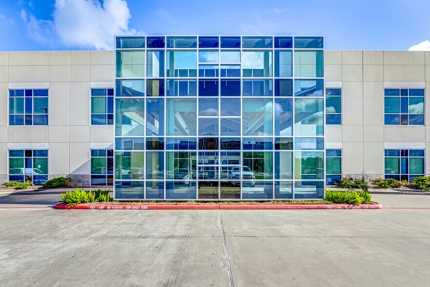 506 Graham Dr, Tomball, TX à louer - Photo de l’immeuble – Image 2 sur 12