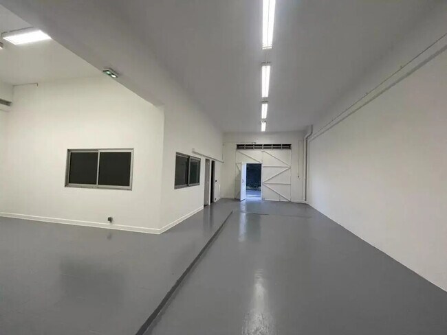 Plus de détails pour Local commercial à vendre