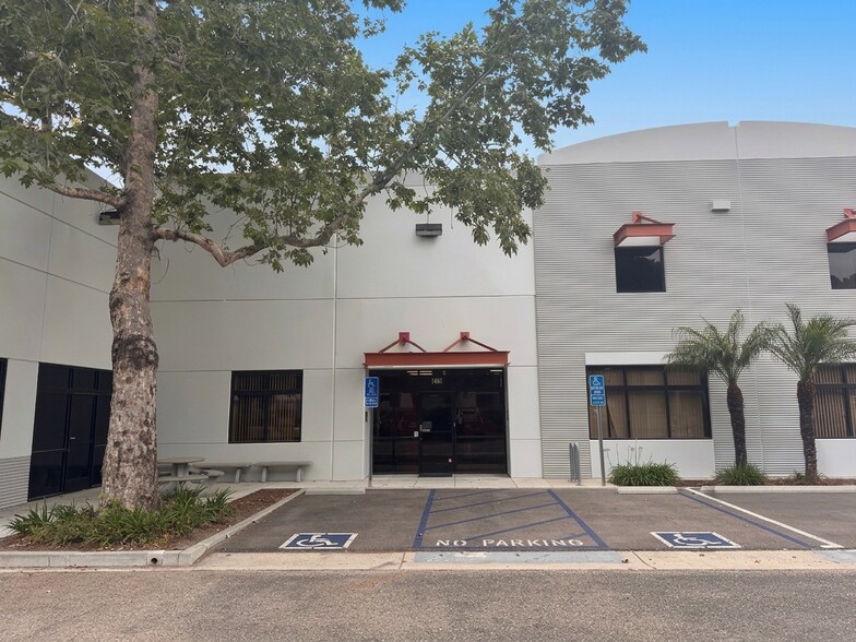1401 Stellar Dr, Oxnard, CA à louer - Photo de l’immeuble – Image 2 sur 9