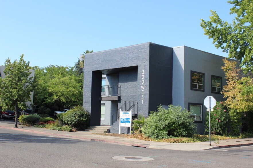 1300 West St, Redding, CA à louer - Photo de l’immeuble – Image 2 sur 28