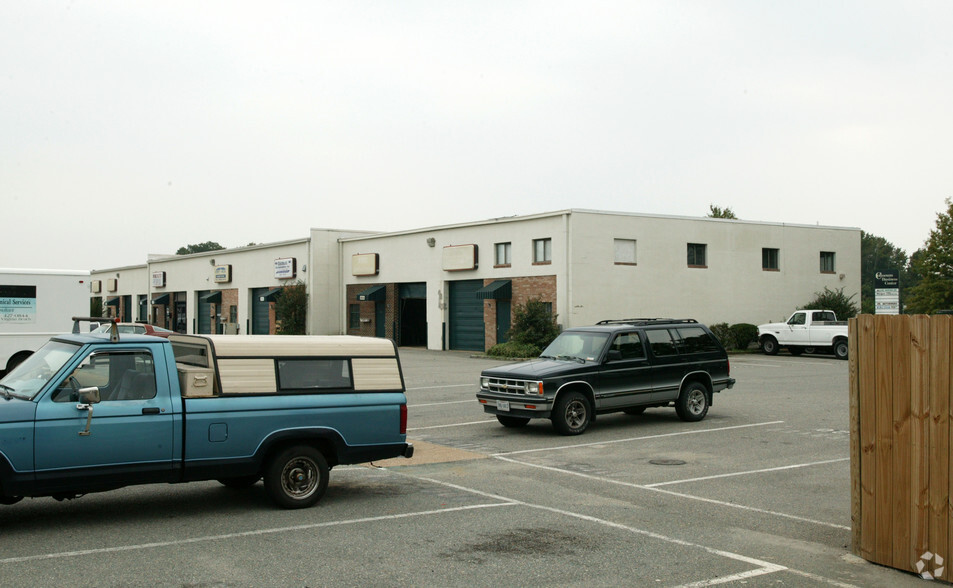 2700-2714 Build America Dr, Hampton, VA à louer - Photo de l’immeuble – Image 3 sur 5