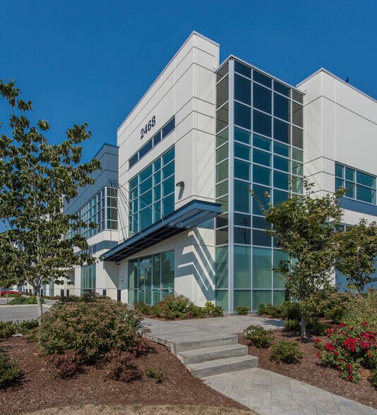 2468 192nd St, Surrey, BC à louer - Photo de l’immeuble – Image 3 sur 9
