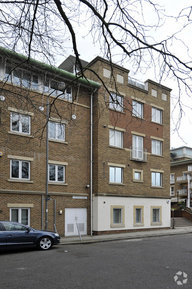 38 Chatfield Rd, Londres à vendre - Photo de l’immeuble – Image 3 sur 15