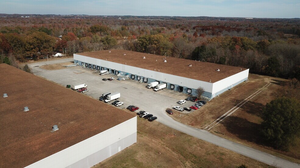 225 Bobrick Dr, Jackson, TN à louer - Photo de l’immeuble – Image 2 sur 4