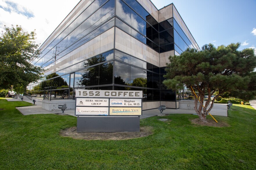 1552 Coffee Rd, Modesto, CA à louer - Photo de l’immeuble – Image 2 sur 16