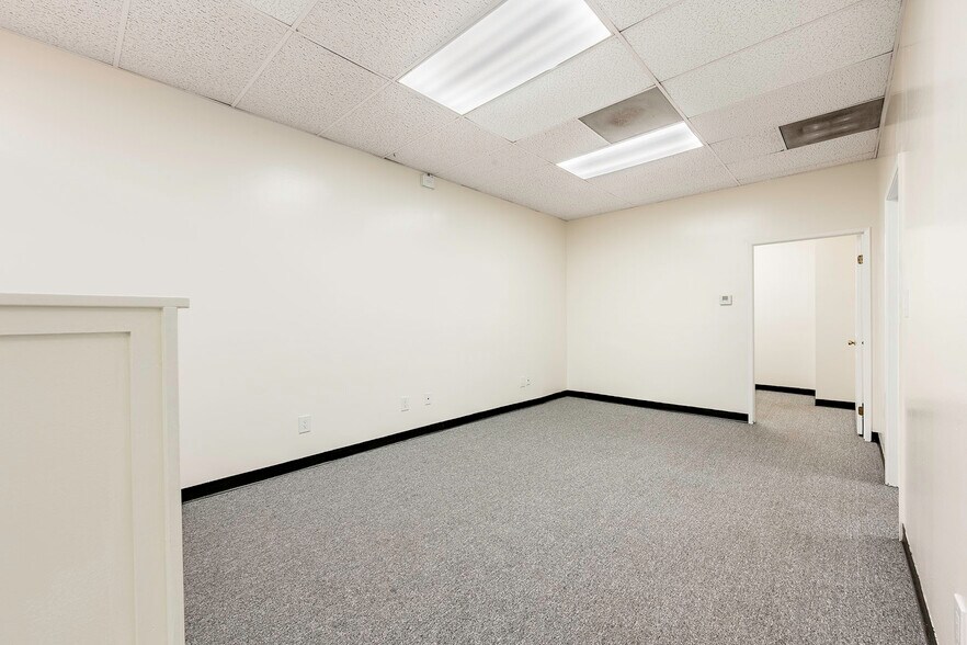 800 E Wardlow Rd, Long Beach, CA à louer - Photo de l’immeuble – Image 3 sur 44