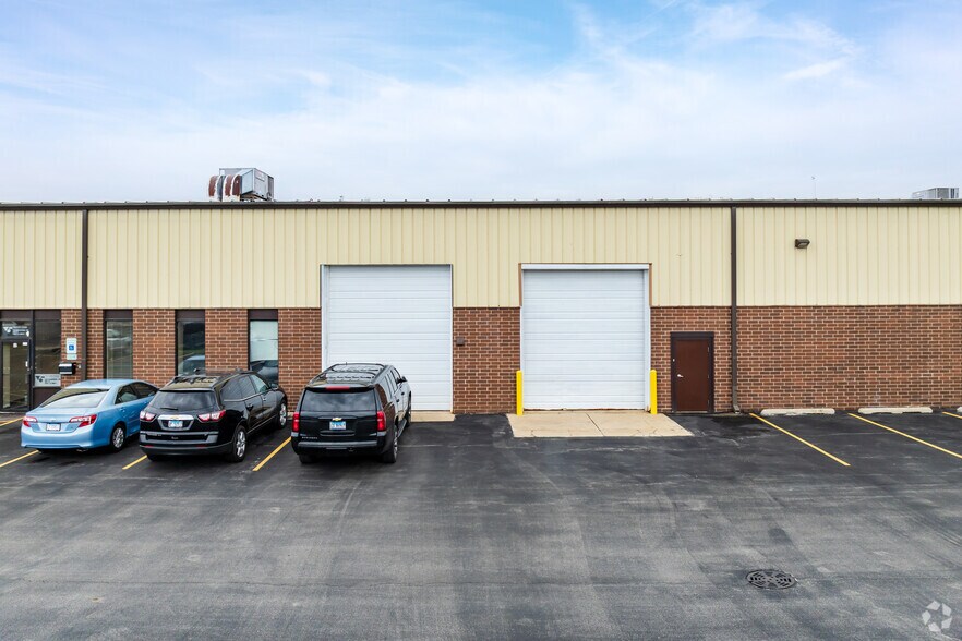 740 Industrial Dr, Cary, IL à vendre - Photo de l’immeuble – Image 2 sur 6