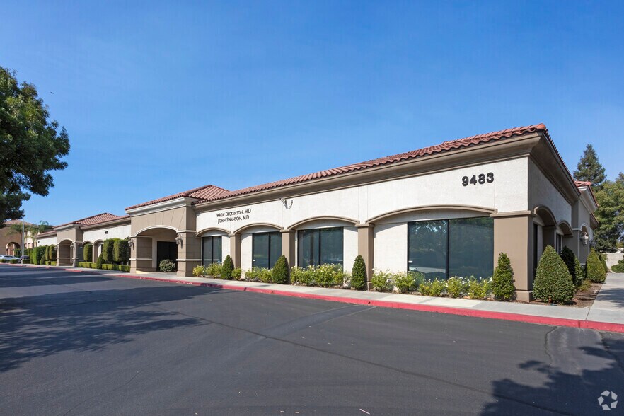 9479 N Fort Washington Rd, Fresno, CA à louer - Photo de l’immeuble – Image 2 sur 2