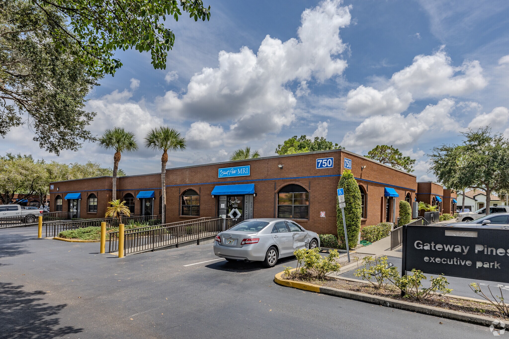 750 N 94th Ave, Saint Petersburg, FL à louer Photo principale– Image 1 sur 9