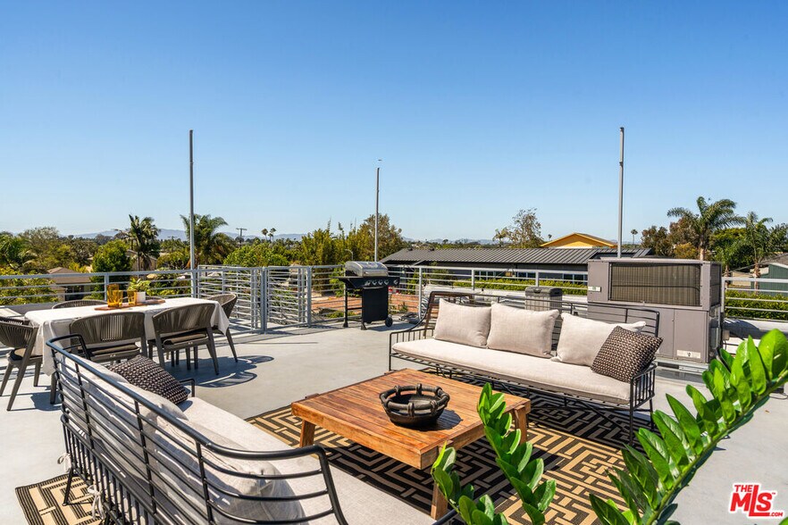 1076 Palms Blvd, Venice, CA à vendre - Photo de l’immeuble – Image 2 sur 28