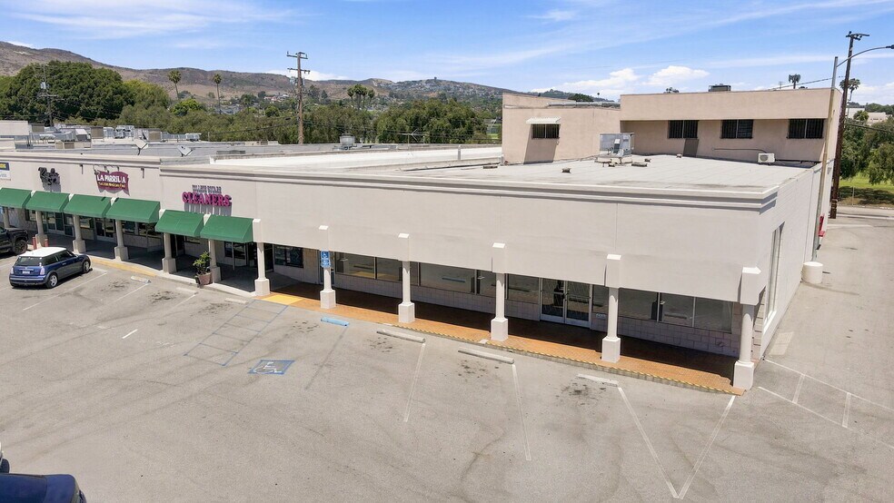 90 N Ashwood Ave, Ventura, CA à vendre - Photo de l’immeuble – Image 2 sur 16