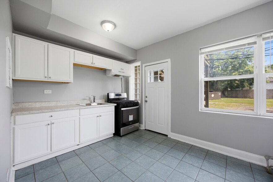 102 Memorial Dr, Calumet City, IL à vendre - Photo intérieure – Image 2 sur 8