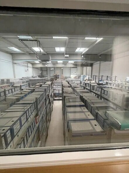 Industriel/Logistique dans Villeneuve-la-Garenne à louer - Photo de l’immeuble – Image 2 sur 25