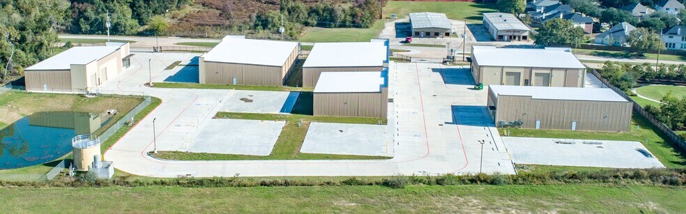 11811 Champion Forest Dr, Houston, TX à louer - Photo de l’immeuble – Image 3 sur 9