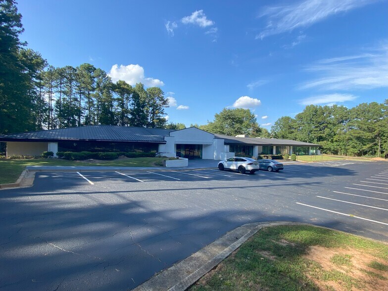 5000 McGinnis Ferry Rd, Alpharetta, GA à vendre - Photo de l’immeuble – Image 1 sur 18