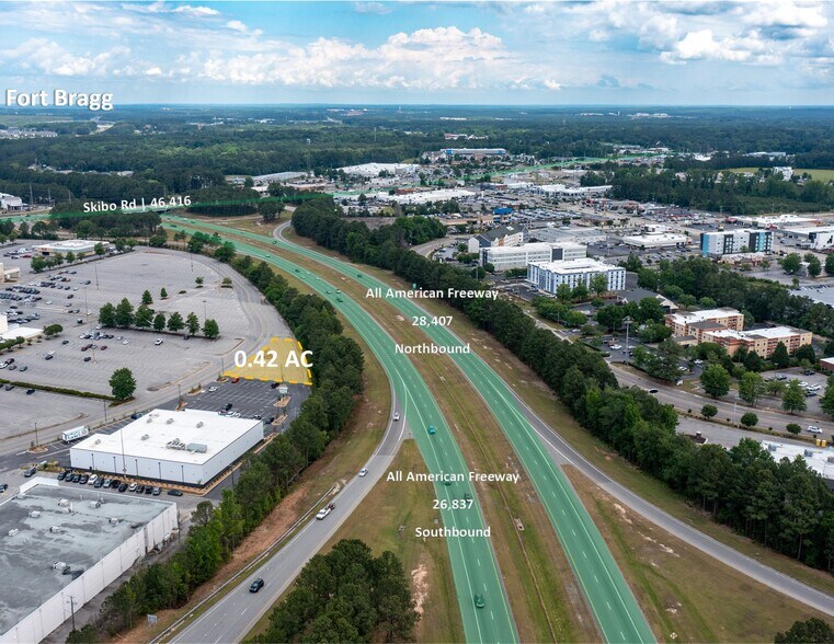511 N Cross Creek Mall, Fayetteville, NC à vendre - Photo de l’immeuble – Image 2 sur 6