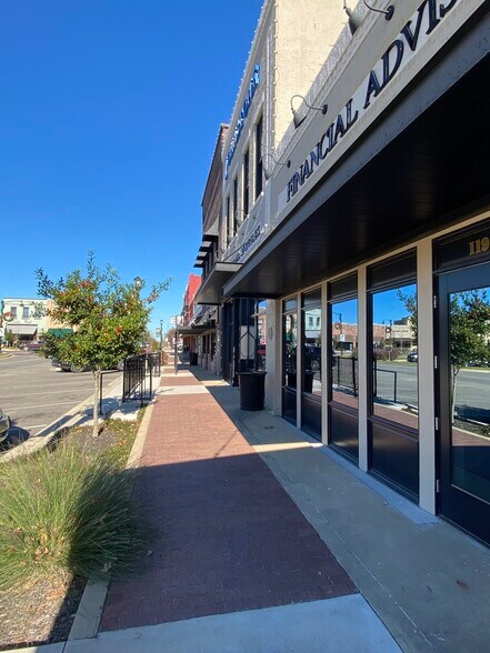 117 San Augustine St, Center, TX à vendre - Photo de l’immeuble – Image 2 sur 24