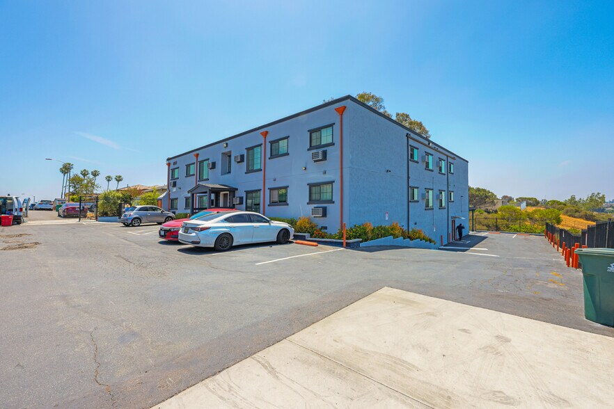 4999 Sterling Ct, San Diego, CA à vendre - Photo de l’immeuble – Image 2 sur 17