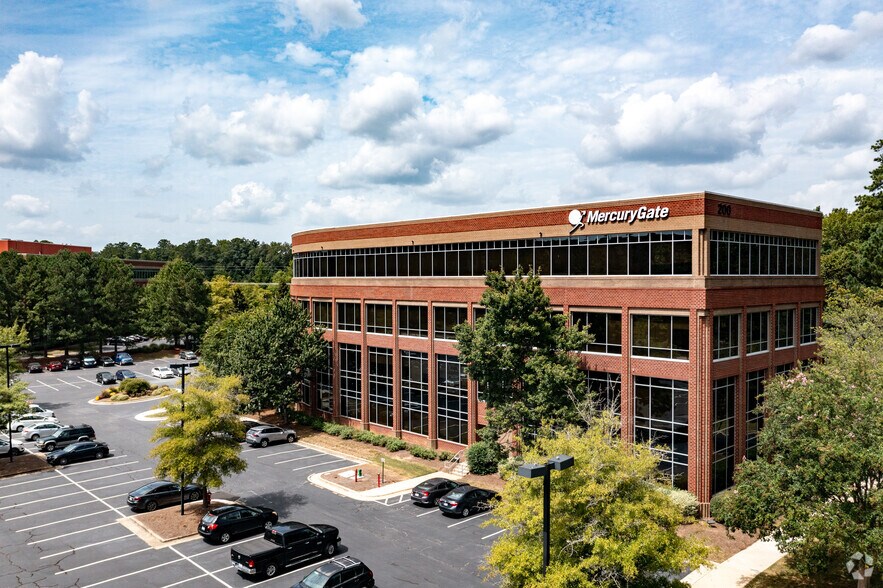 200 Regency Forest Dr, Cary, NC à vendre - Photo de l’immeuble – Image 3 sur 7