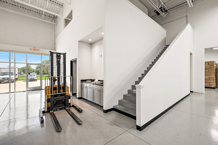 46250 Erb Dr, Macomb Township, MI à louer - Photo intérieure – Image 2 sur 7