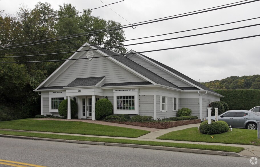 311 Barnum Ave, Port Jefferson, NY à vendre - Photo de l’immeuble – Image 1 sur 22