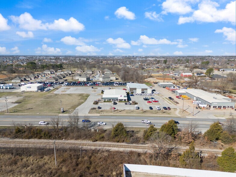 2416 S 8th St, Rogers, AR à louer - Photo de l’immeuble – Image 3 sur 7