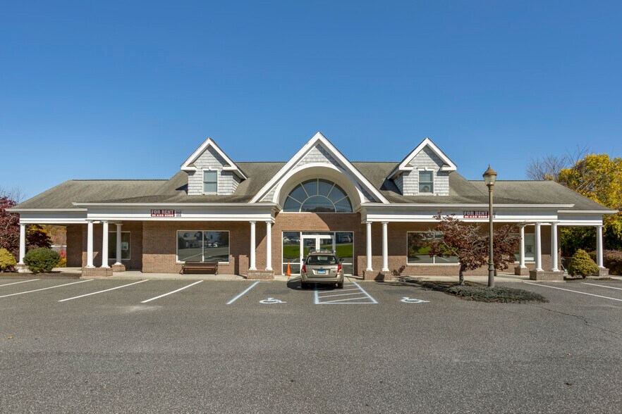 96 CT-37 Rt, New Fairfield, CT à louer - Photo de l’immeuble – Image 1 sur 6