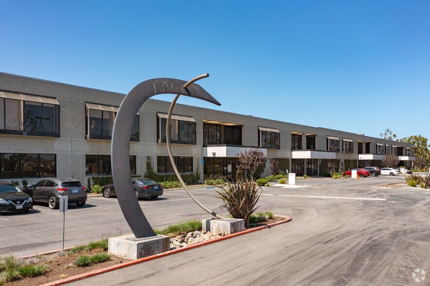 540-550 N Oak St, Inglewood, CA à louer - Photo de l’immeuble – Image 1 sur 9