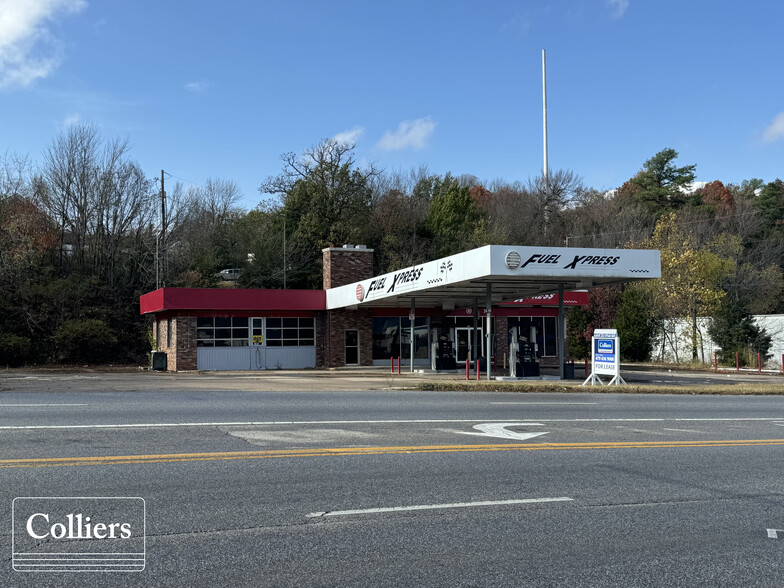 1501 N College Ave, Fayetteville, AR à louer - Photo de l’immeuble – Image 1 sur 3