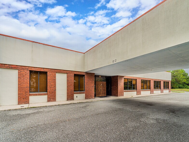 3820 Coconut Palm Dr, Tampa, FL à vendre - Photo de l’immeuble – Image 3 sur 26