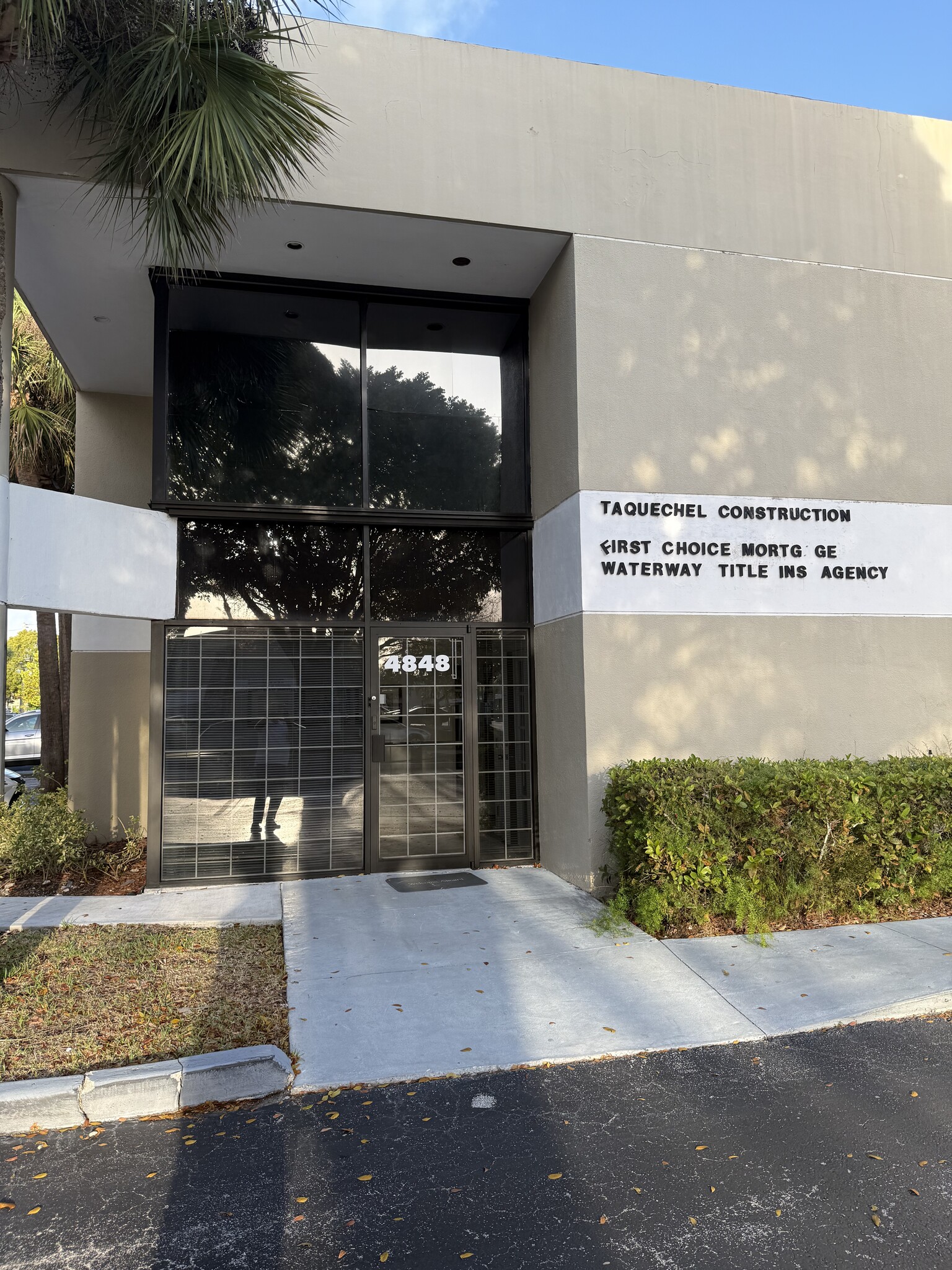 4800-4896 SW 74th Ct, Miami, FL à louer Photo de l’immeuble– Image 1 sur 15