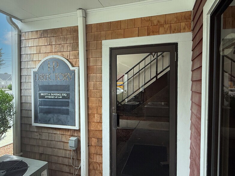 205 Worcester Ct, Falmouth, MA à vendre - Photo de l’immeuble – Image 3 sur 26